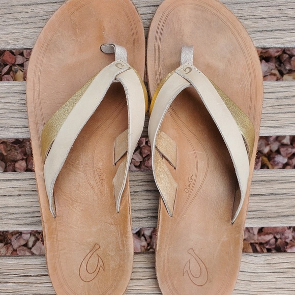 Olukai KAEKAE Slip On Leather Sandals Womens Size 11 Thong Flip Flops Tapa Gold - Picture 2 of 11